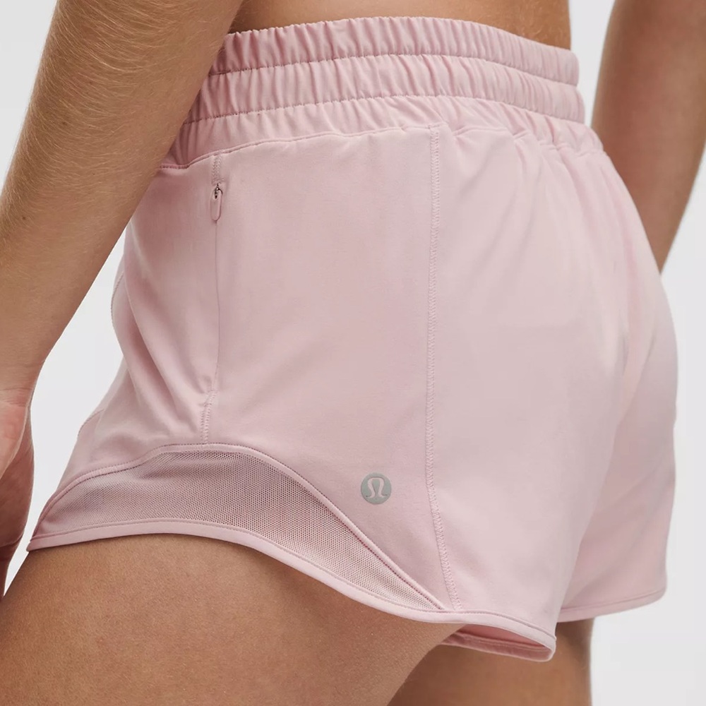 Lulu lemon 2.5 inch hotty hot short